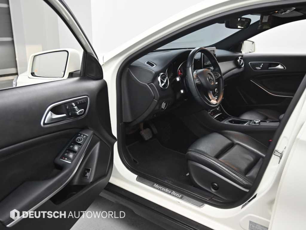 Mercedes-Benz GLA-Class — photo 11