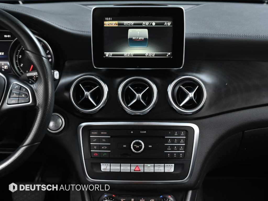 Mercedes-Benz GLA-Class — photo 14