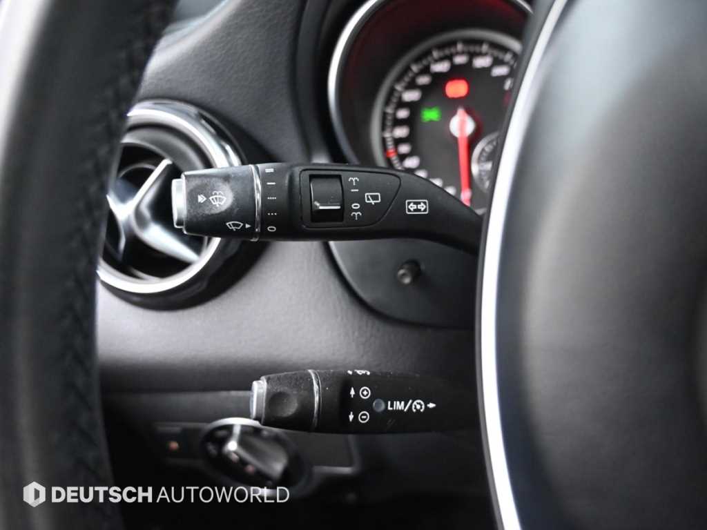 Mercedes-Benz GLA-Class — photo 17