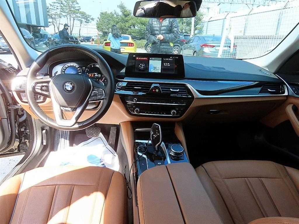 BMW 5-Series — photo 07