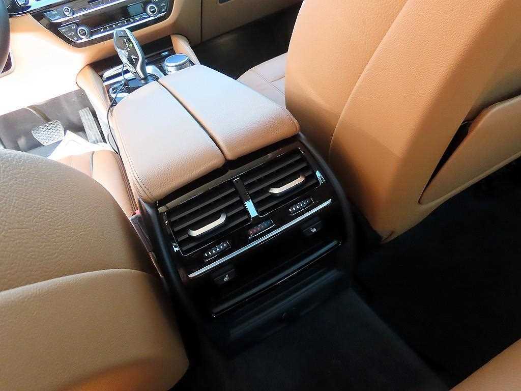 BMW 5-Series — photo 16