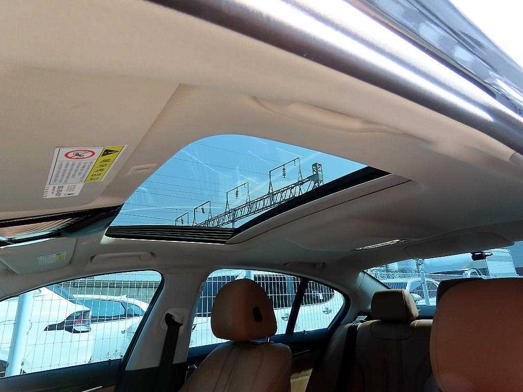 BMW 5-Series — photo 18