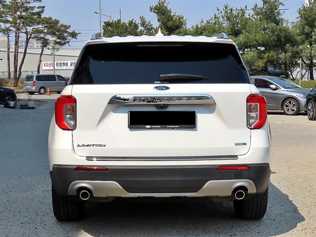 Ford Explorer — photo 04