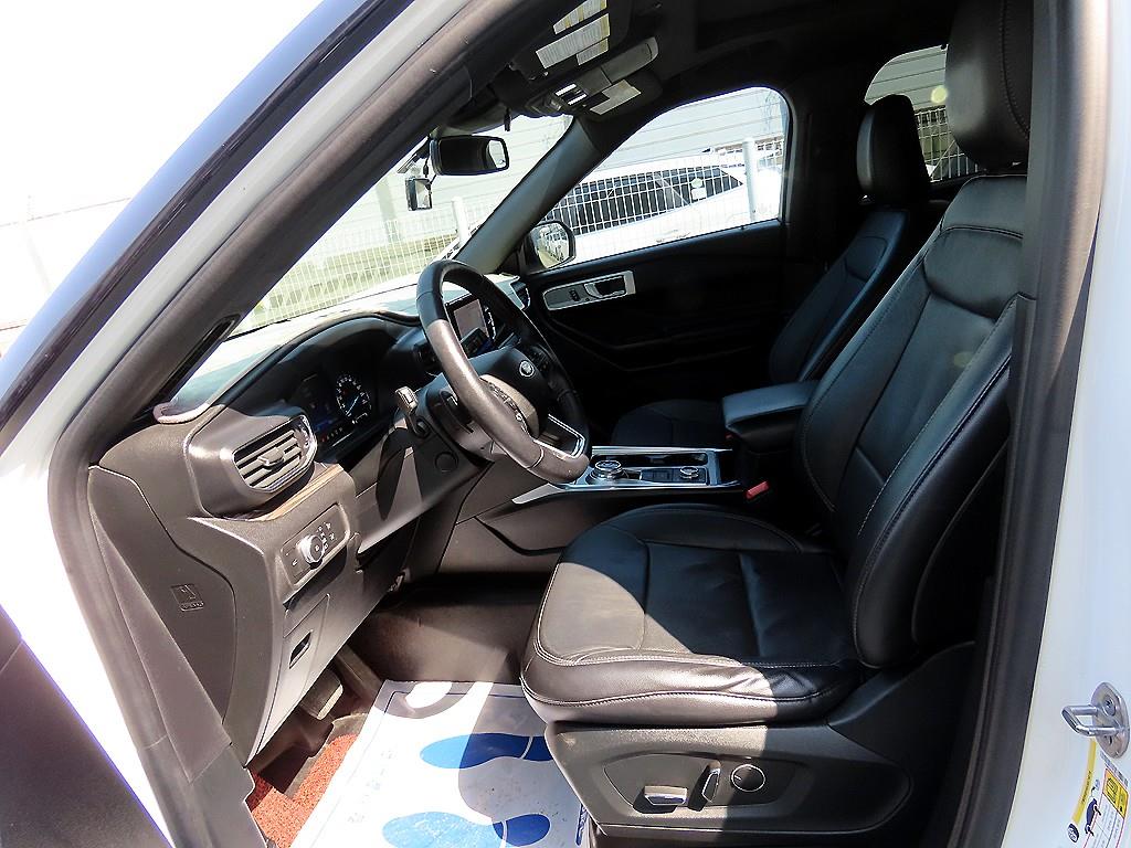Ford Explorer — photo 05