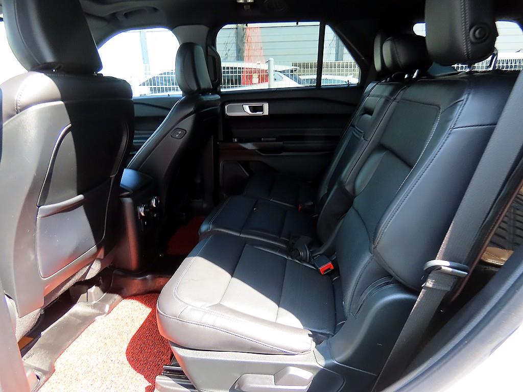 Ford Explorer — photo 06