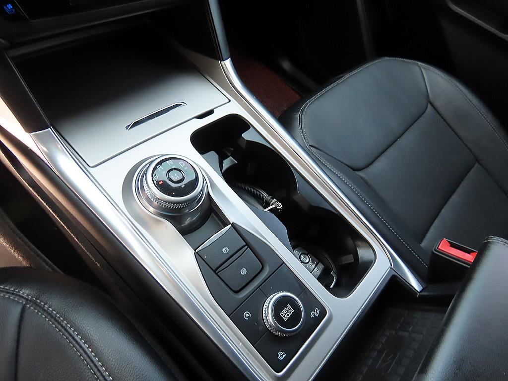 Ford Explorer — photo 10