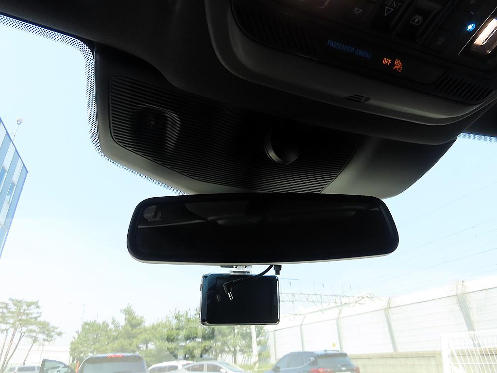 Ford Explorer — photo 13
