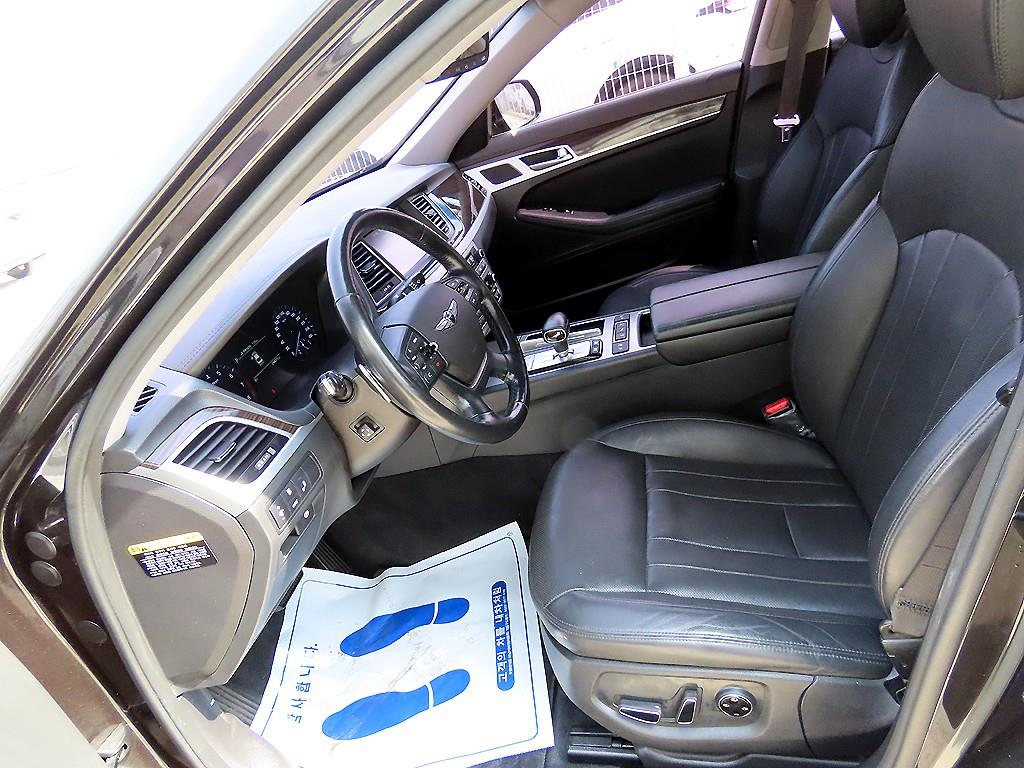 Genesis G80 — photo 05