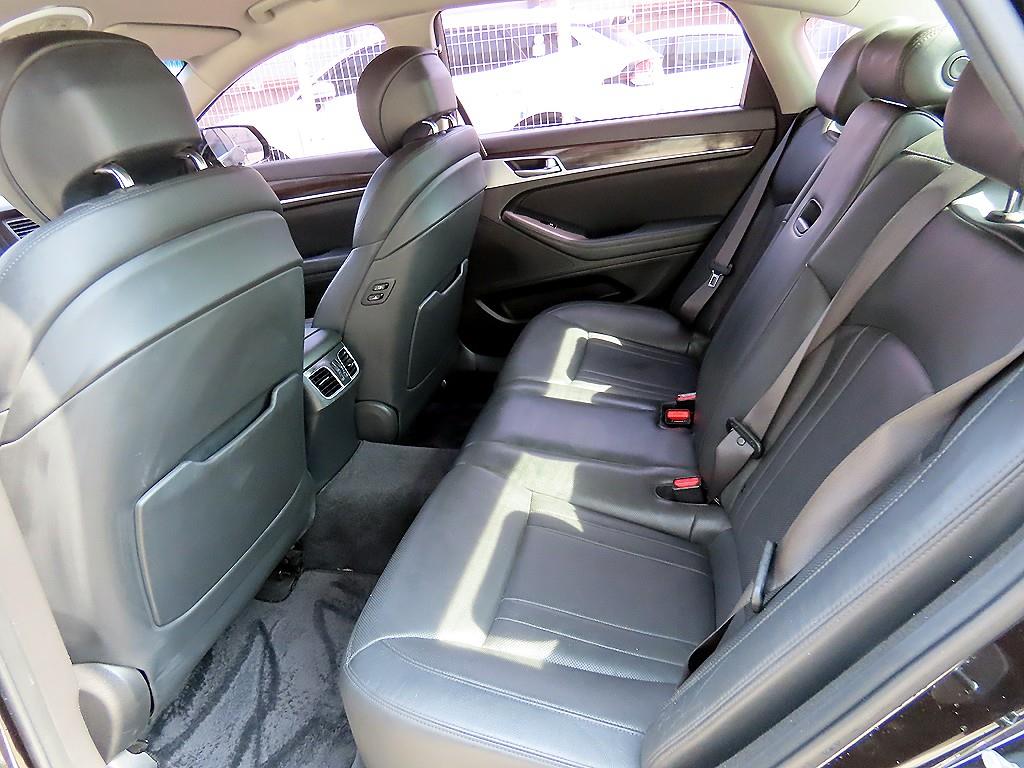 Genesis G80 — photo 06