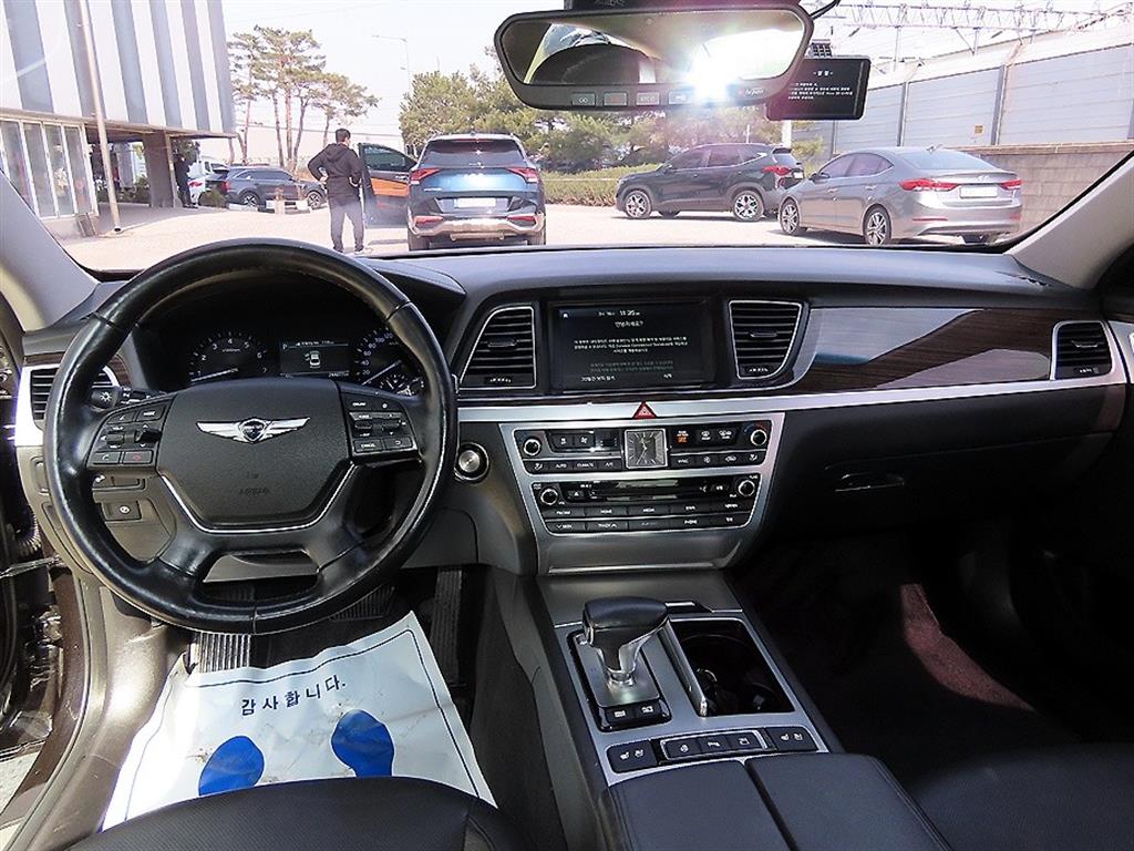 Genesis G80 — photo 07