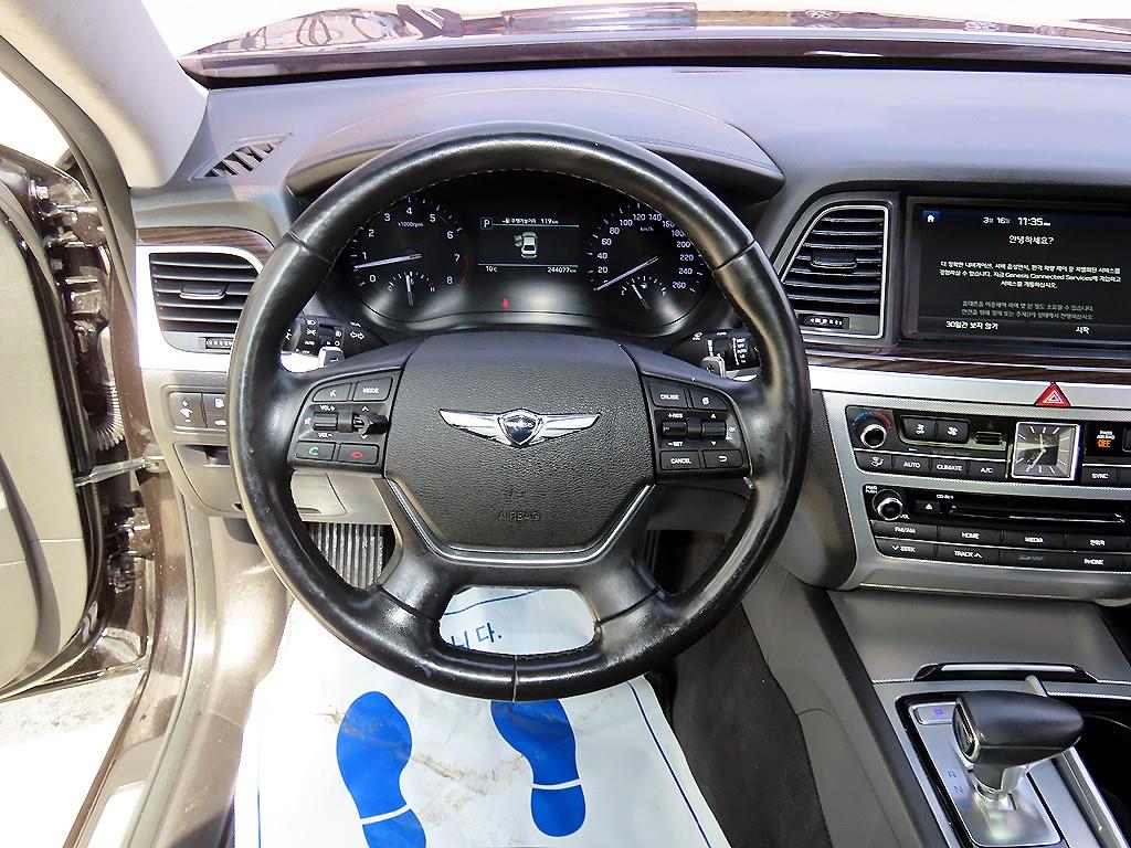 Genesis G80 — photo 08
