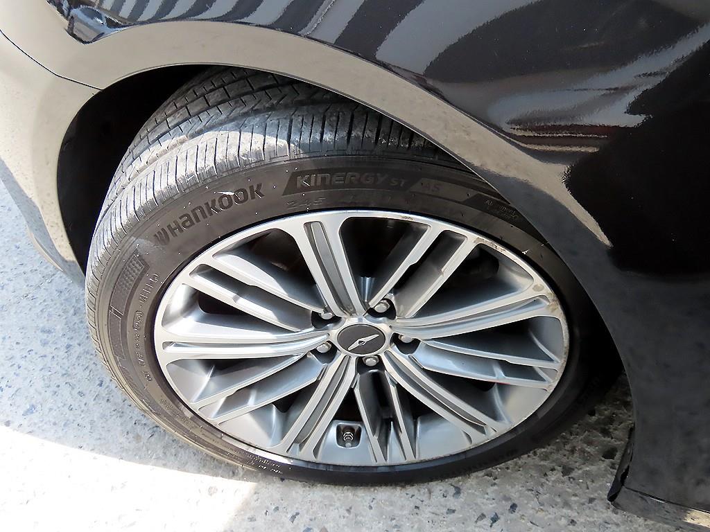 Genesis G80 — photo 20