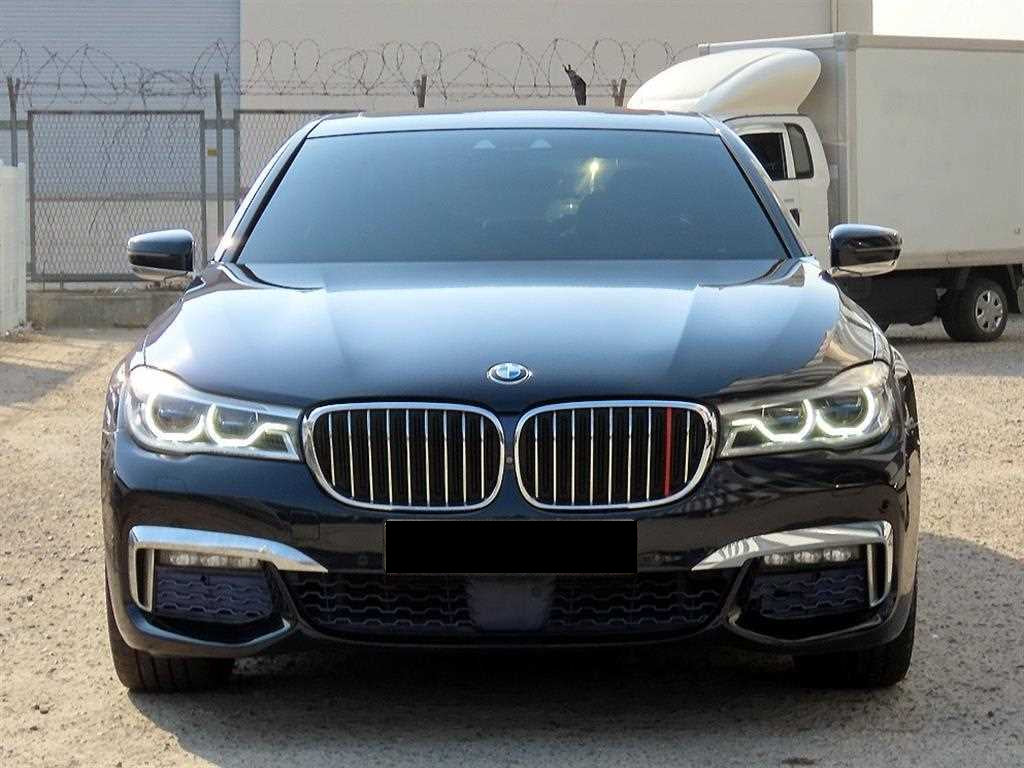 BMW 7-Series — photo 01