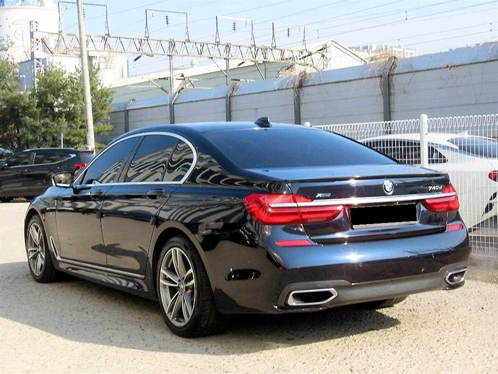 BMW 7-Series — photo 03