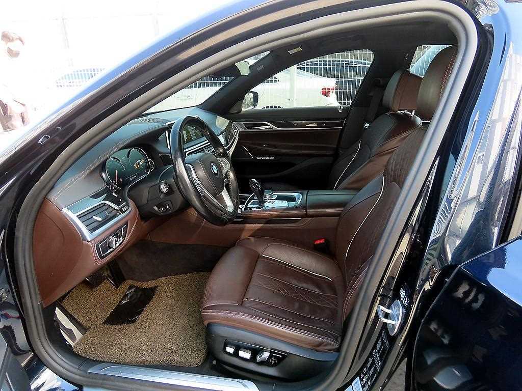 BMW 7-Series — photo 05