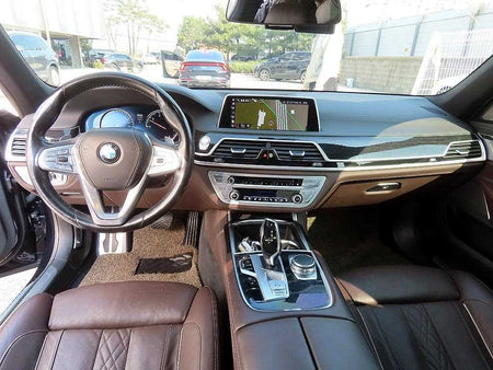 BMW 7-Series — photo 07