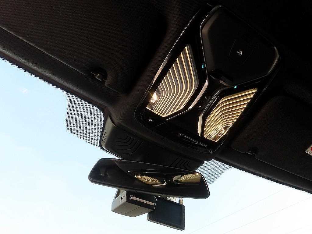 BMW 7-Series — photo 14