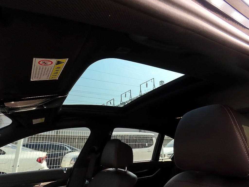 BMW 7-Series — photo 17