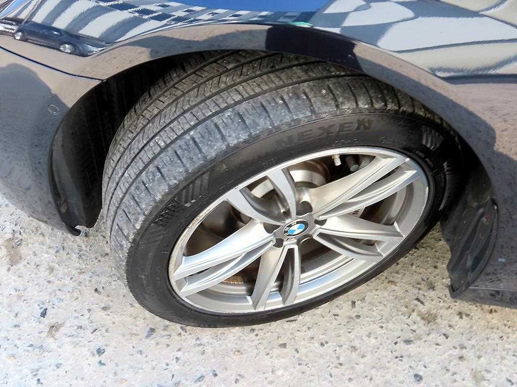 BMW 7-Series — photo 20