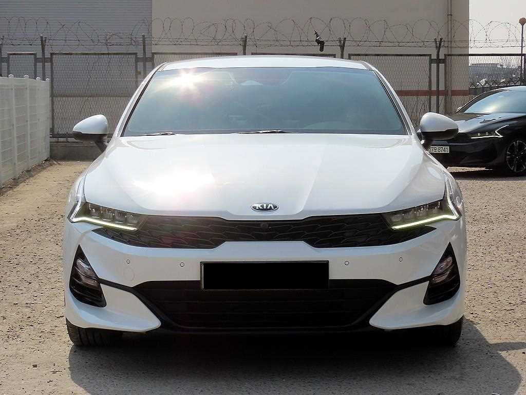 Kia K5 — photo 01