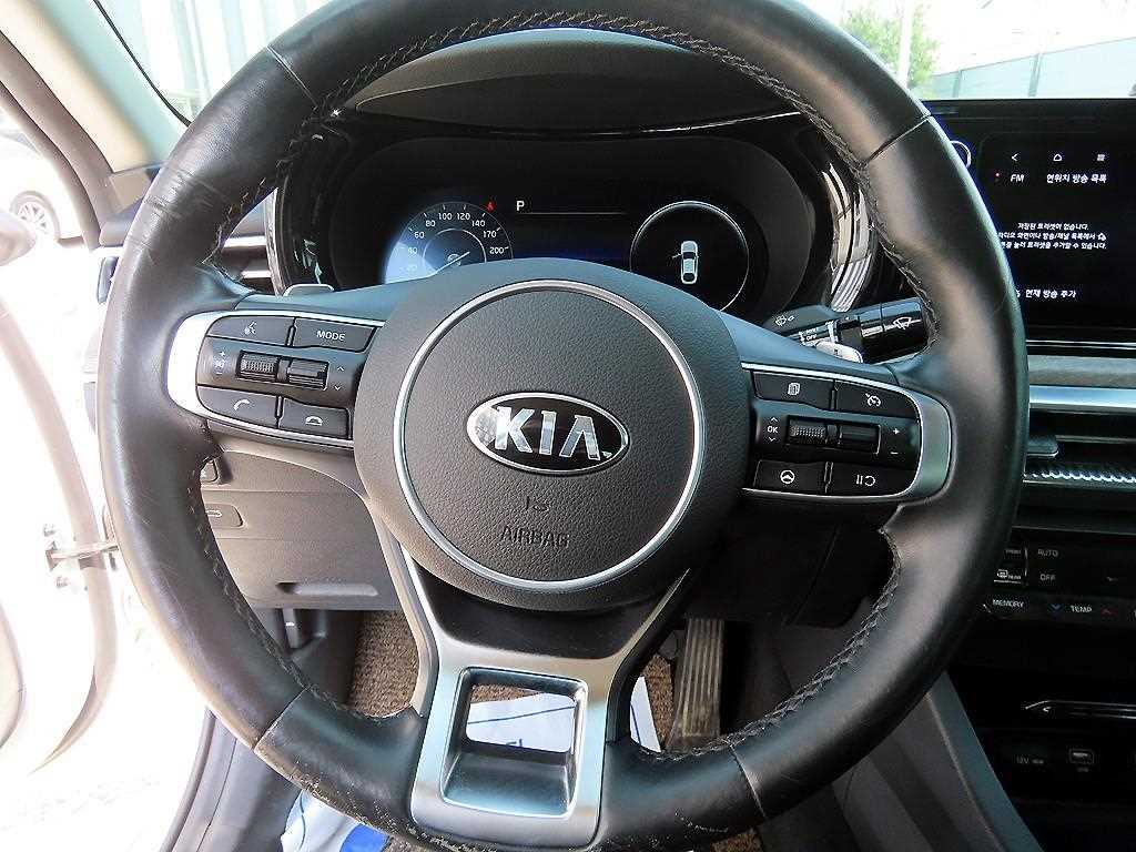 Kia K5 — photo 08
