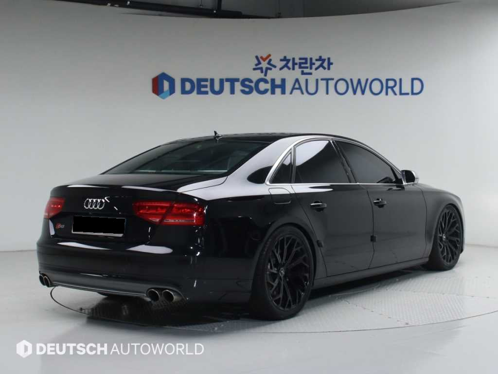 Audi S8 — photo 02