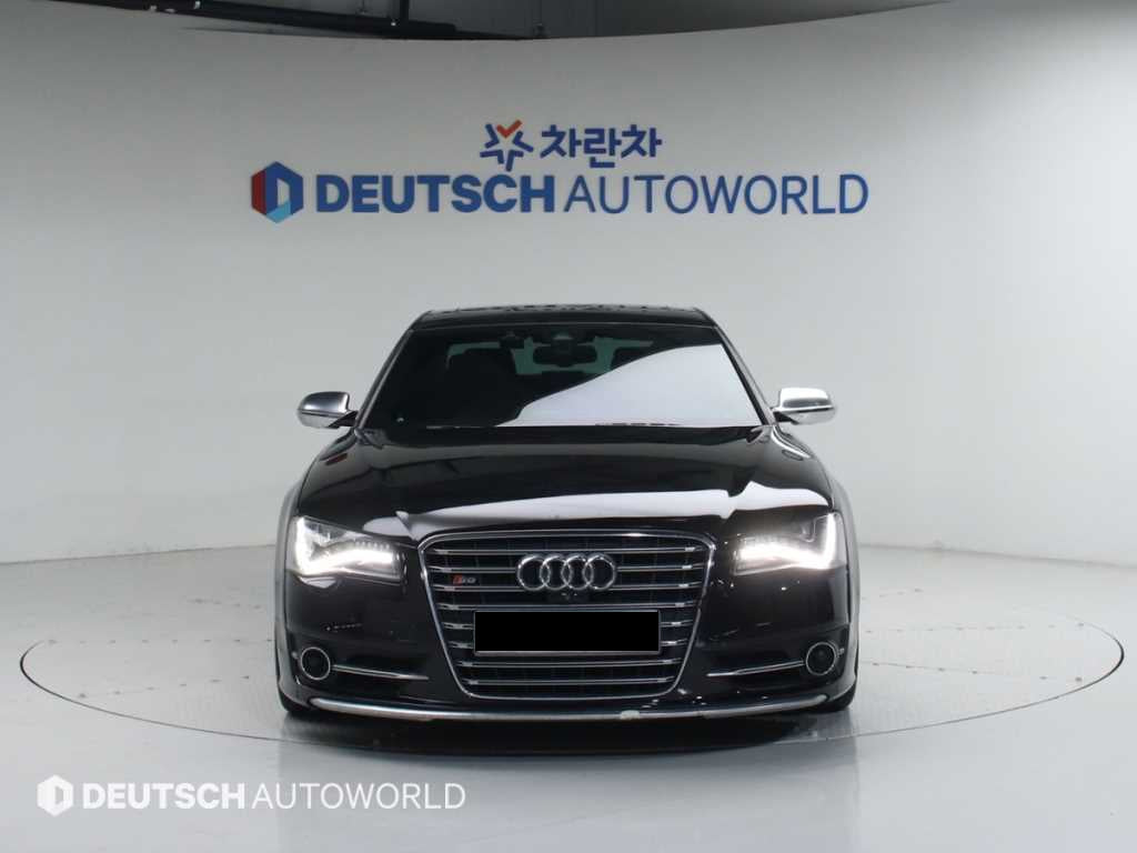 Audi S8 — photo 03
