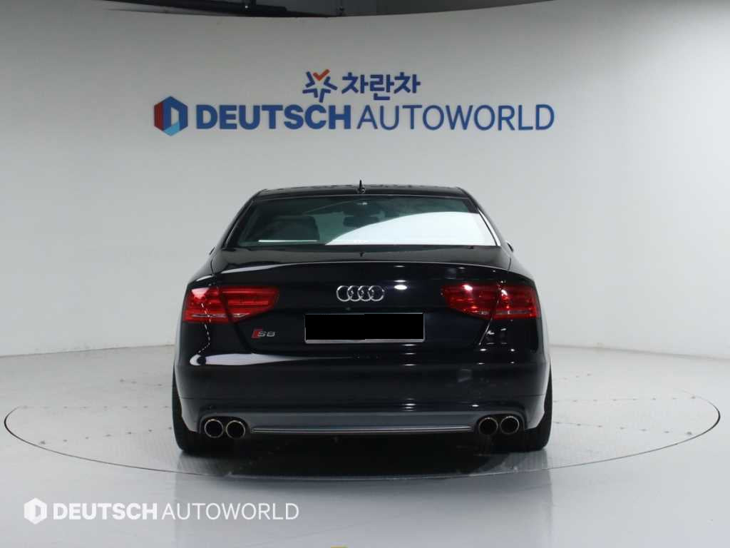 Audi S8 — photo 04