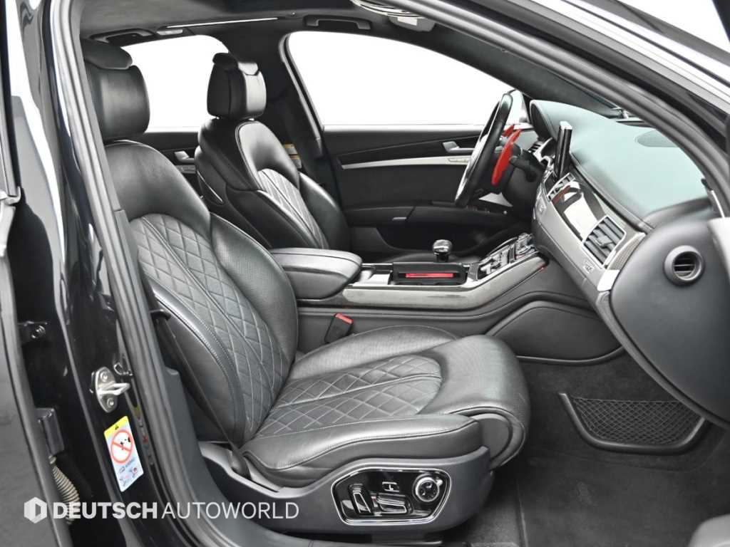 Audi S8 — photo 10