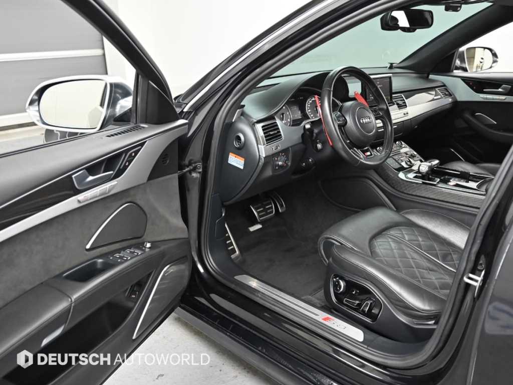 Audi S8 — photo 11