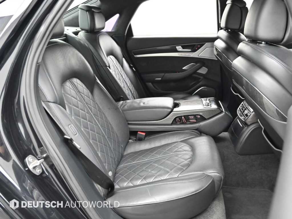 Audi S8 — photo 12