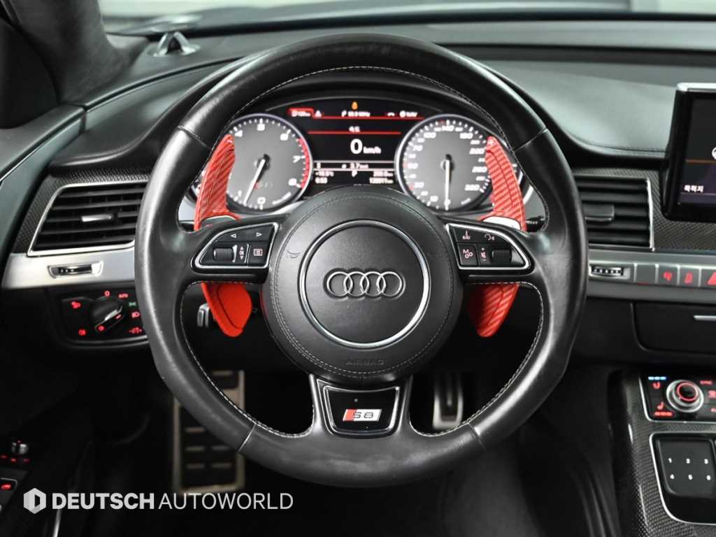 Audi S8 — photo 13