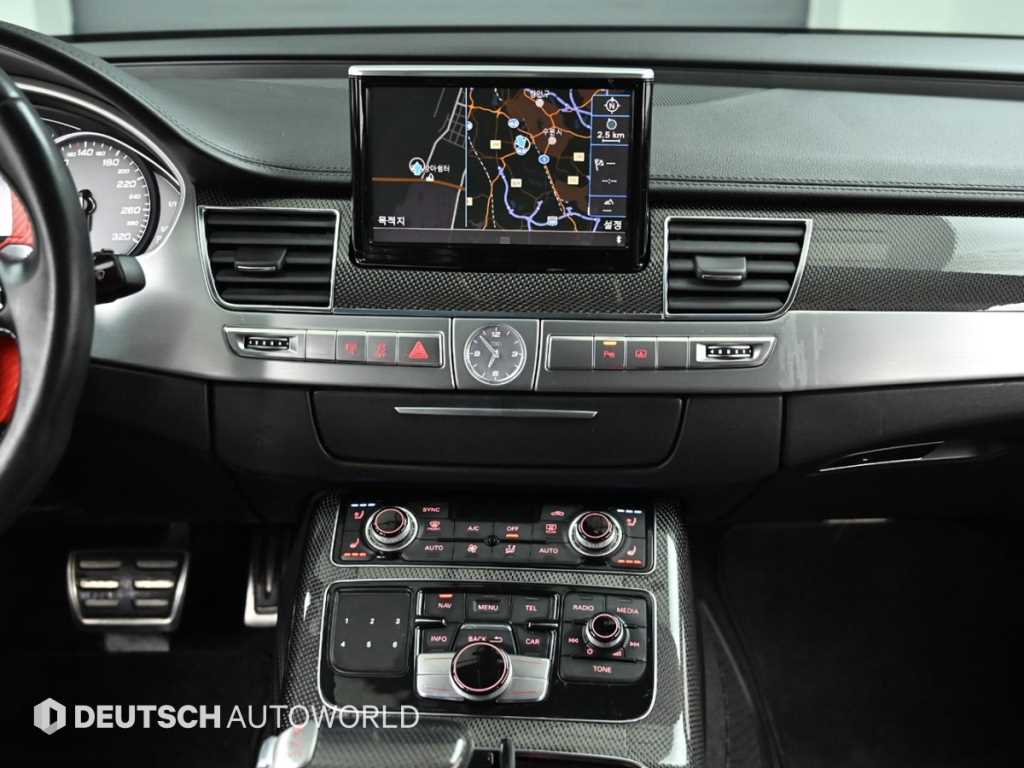 Audi S8 — photo 14