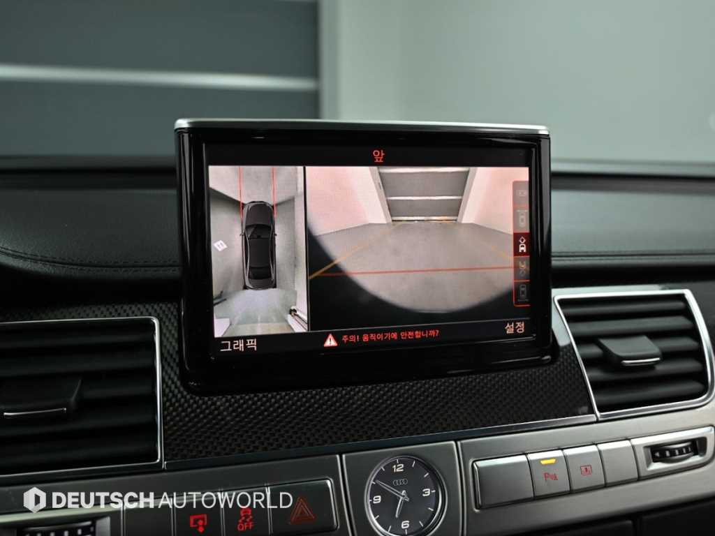 Audi S8 — photo 15