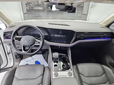 Volkswagen Touareg — photo 07