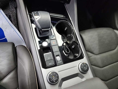 Volkswagen Touareg — photo 08