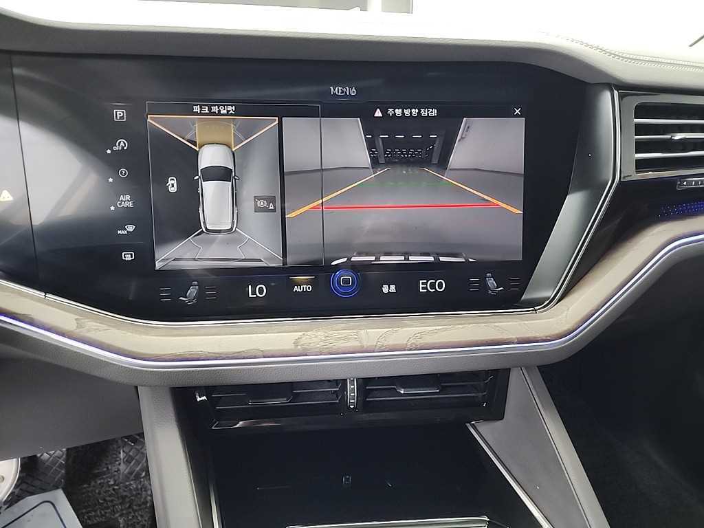 Volkswagen Touareg — photo 10