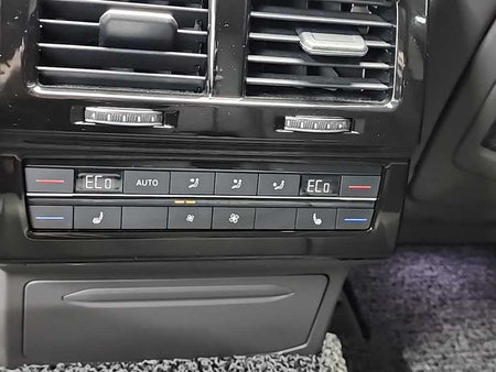 Volkswagen Touareg — photo 13