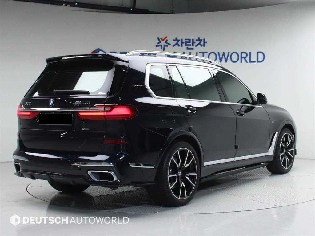 BMW X7 — photo 02