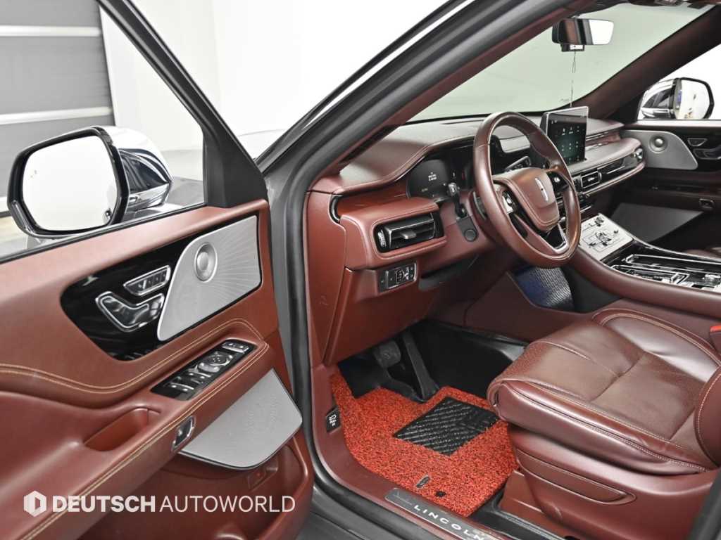 Lincoln Aviator — photo 11