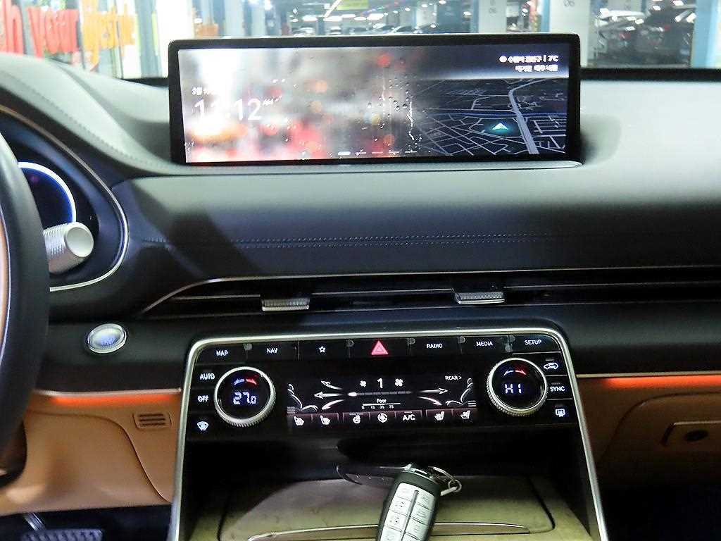 Genesis GV80 — photo 11
