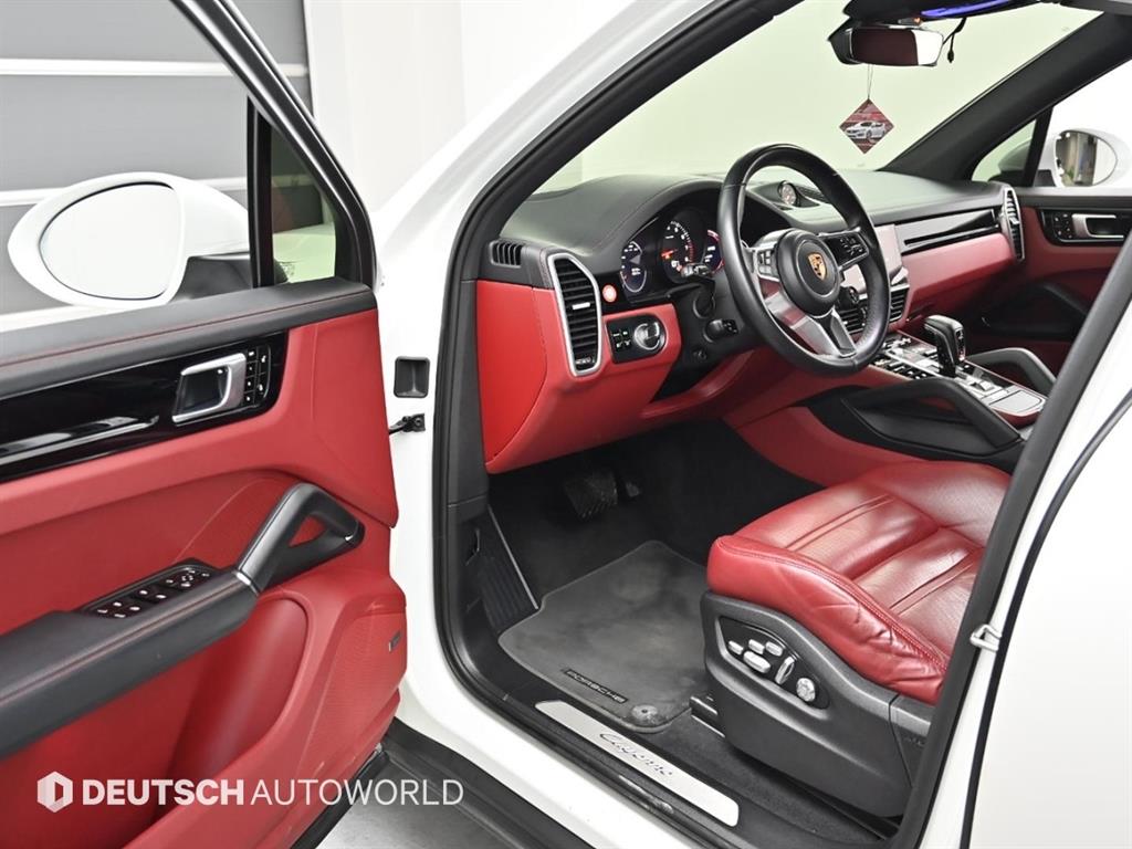 Porsche Cayenne — photo 11