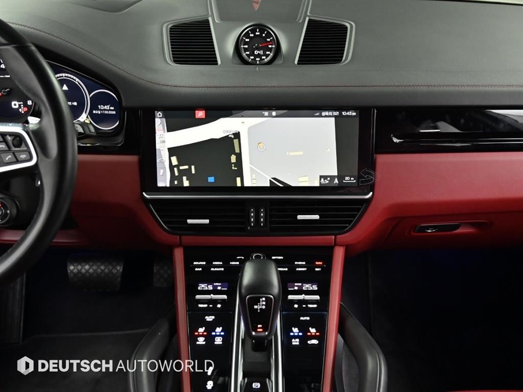 Porsche Cayenne — photo 14