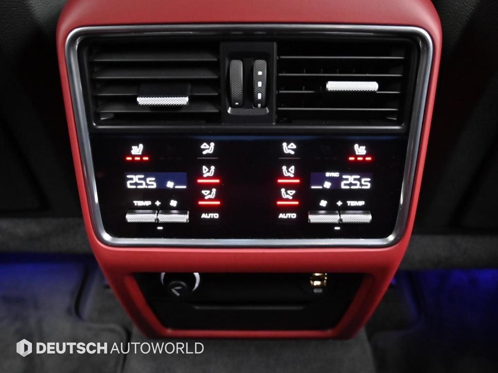 Porsche Cayenne — photo 16