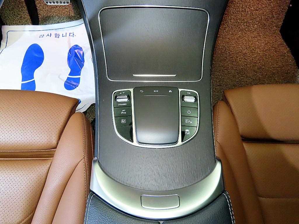 Mercedes-Benz GLC-Class — photo 12
