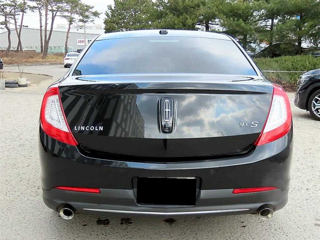 Lincoln MKS — photo 04