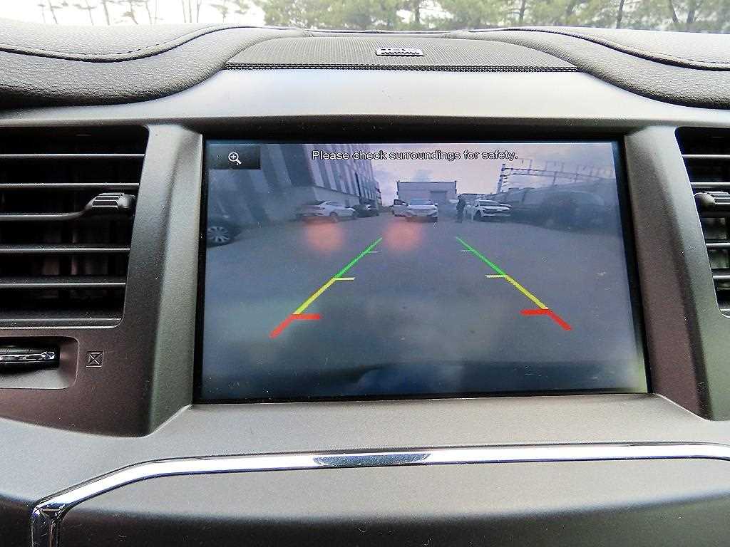 Lincoln MKS — photo 14