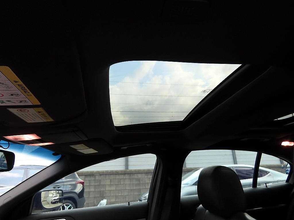 Lincoln MKS — photo 18