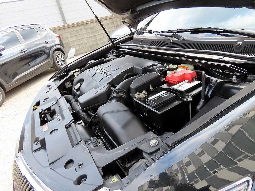 Lincoln MKS — photo 19