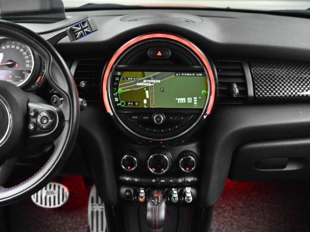 Mini Cooper — photo 14